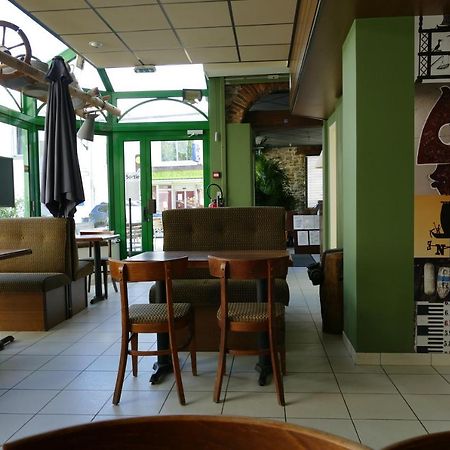 Logis Hotels Le Champalud Restaurant La Citadelle Oree-d'Anjou Esterno foto