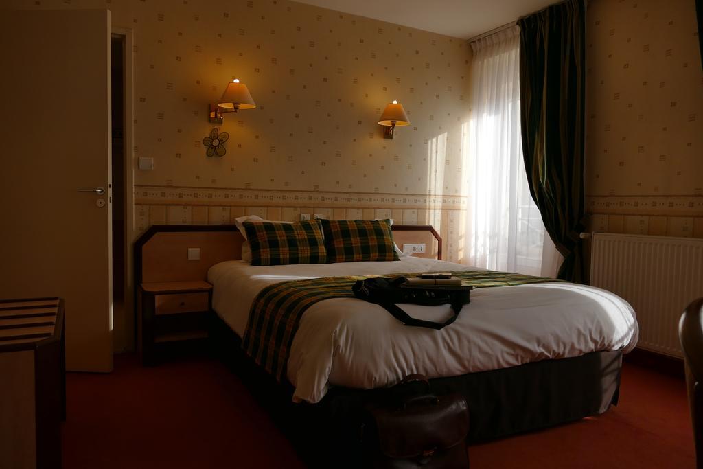 Logis Hotels Le Champalud Restaurant La Citadelle Oree-d'Anjou Camera foto