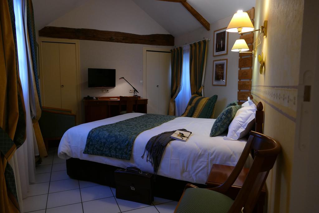 Logis Hotels Le Champalud Restaurant La Citadelle Oree-d'Anjou Camera foto