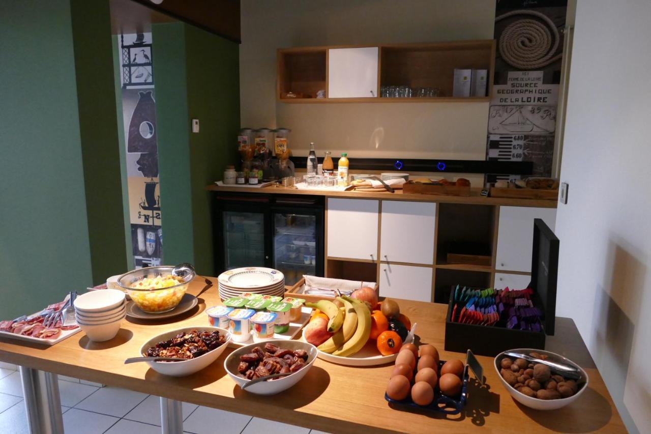 Logis Hotels Le Champalud Restaurant La Citadelle Oree-d'Anjou Esterno foto