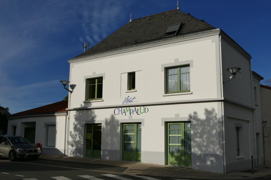 Logis Hotels Le Champalud Restaurant La Citadelle Oree-d'Anjou Esterno foto