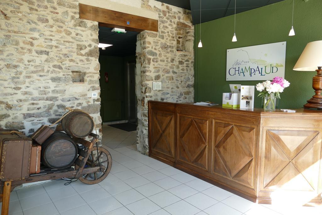 Logis Hotels Le Champalud Restaurant La Citadelle Oree-d'Anjou Esterno foto