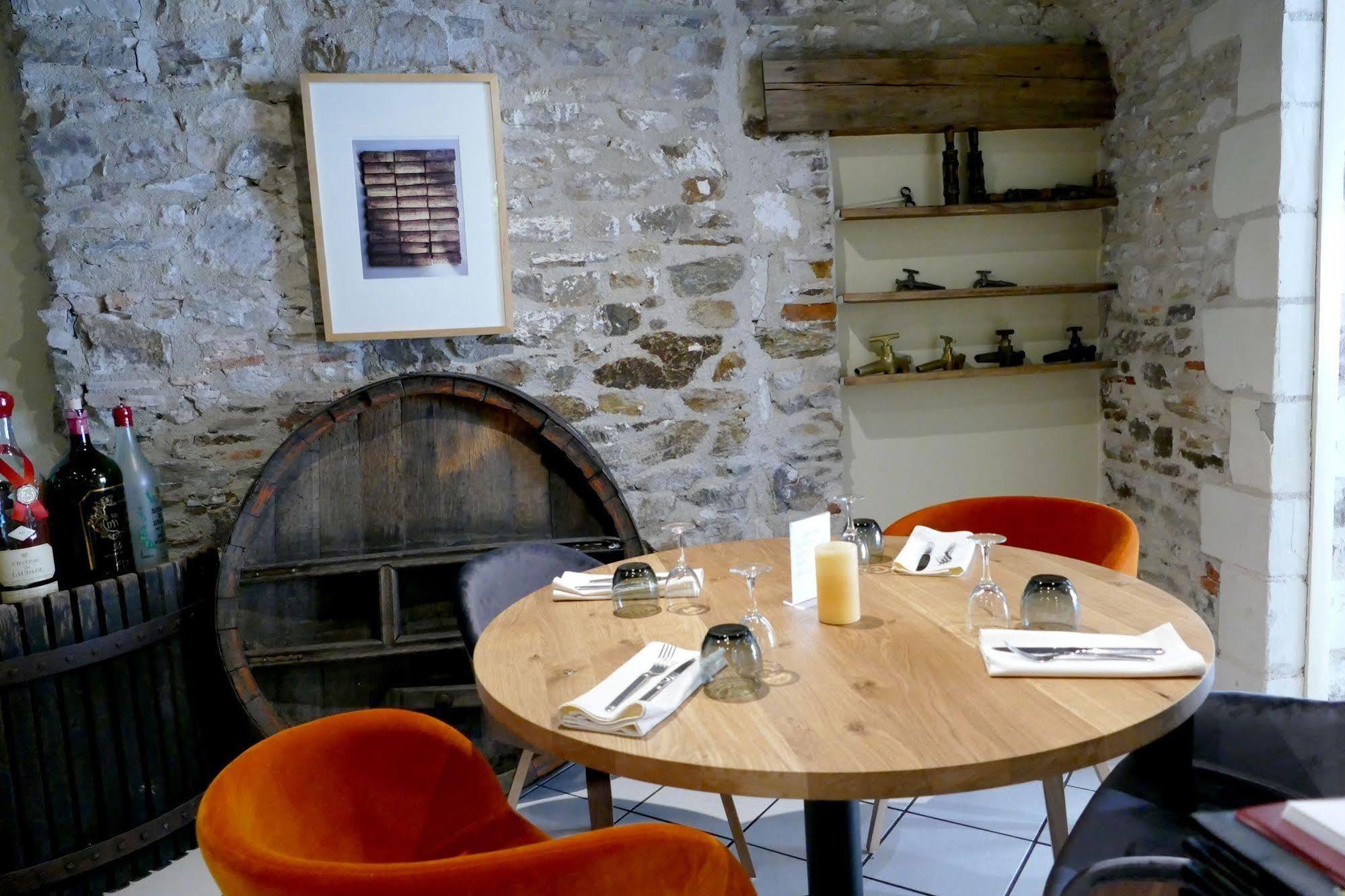 Logis Hotels Le Champalud Restaurant La Citadelle Oree-d'Anjou Esterno foto