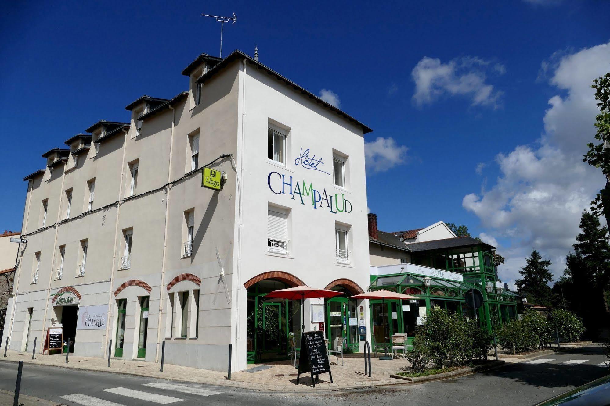 Logis Hotels Le Champalud Restaurant La Citadelle Oree-d'Anjou Esterno foto
