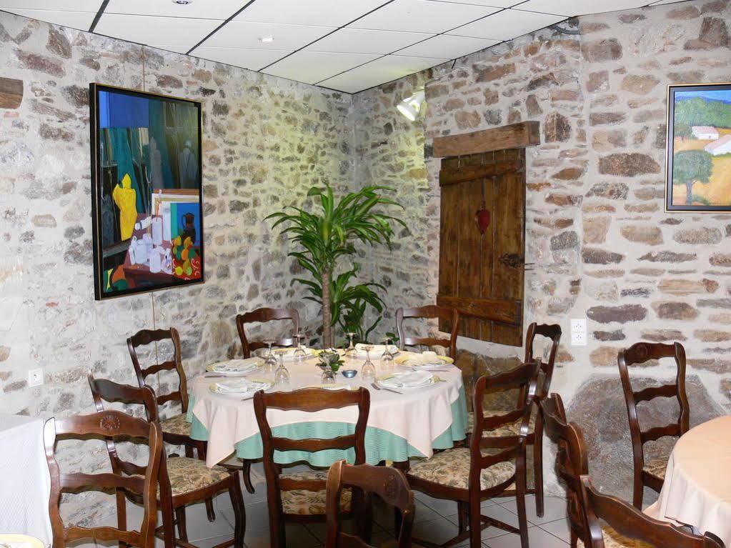 Logis Hotels Le Champalud Restaurant La Citadelle Oree-d'Anjou Esterno foto