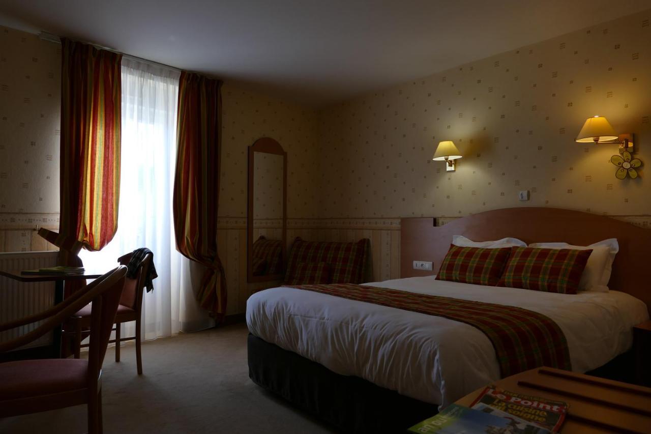 Logis Hotels Le Champalud Restaurant La Citadelle Oree-d'Anjou Esterno foto